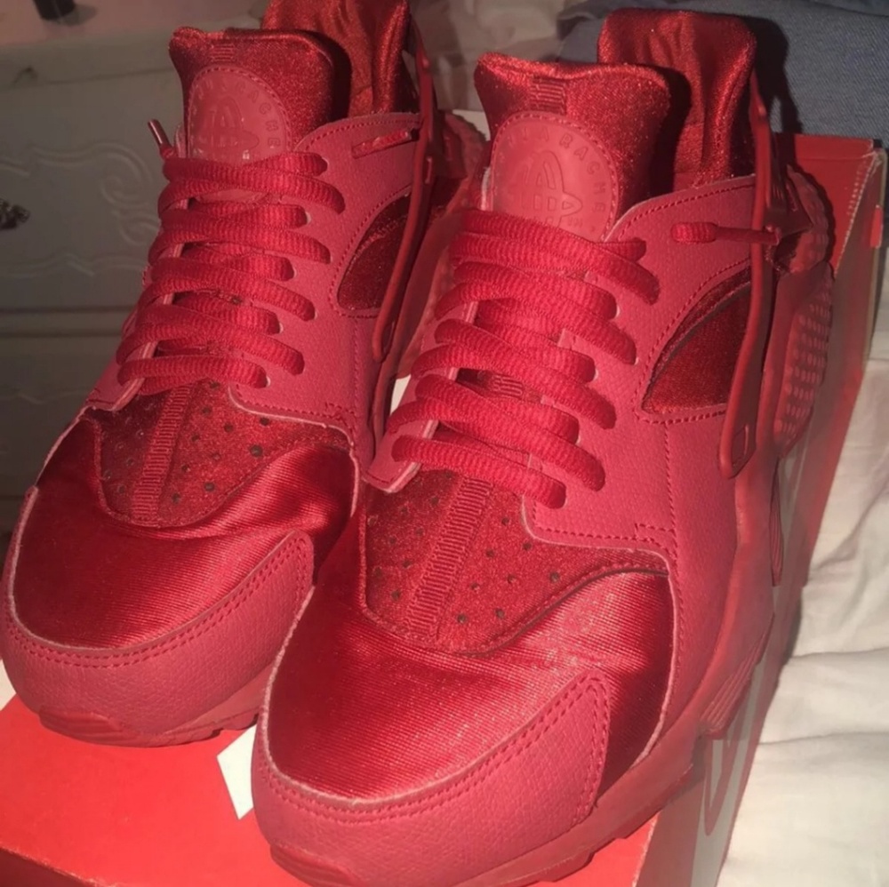 Triple red huaraches